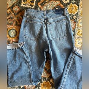 Abercrombie - Natural straight Ultra High Rise - size 6